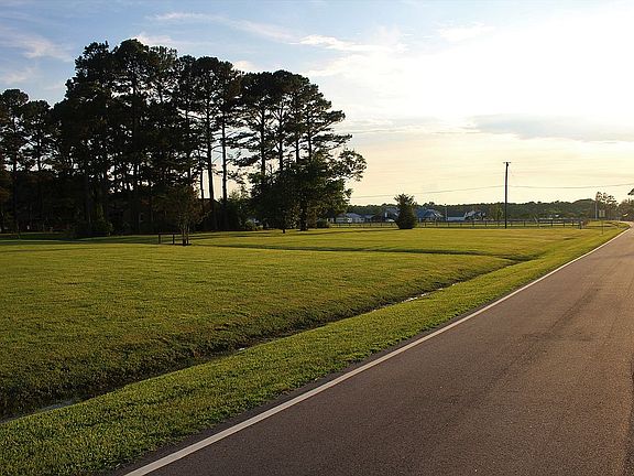 Bonus! Corner lot to Dawley