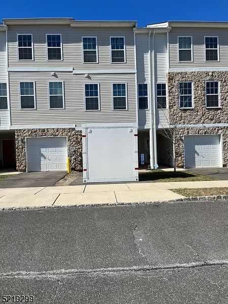 1st image of 14 Paulina Pl