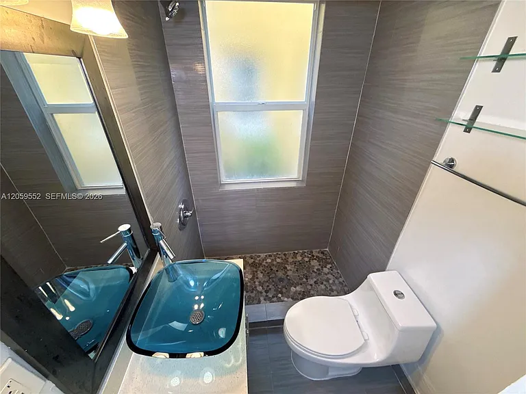 124 Mendoza Ave #3 — Photo 11