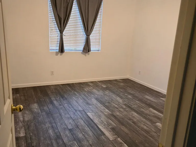 7721 S 68th Dr — Photo 11