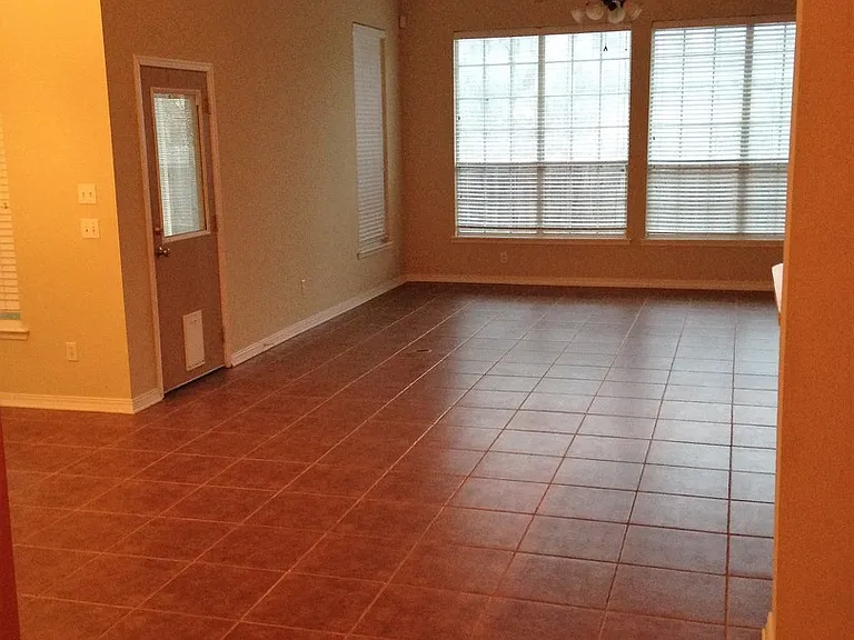 113 Baltic Dr — Photo 13