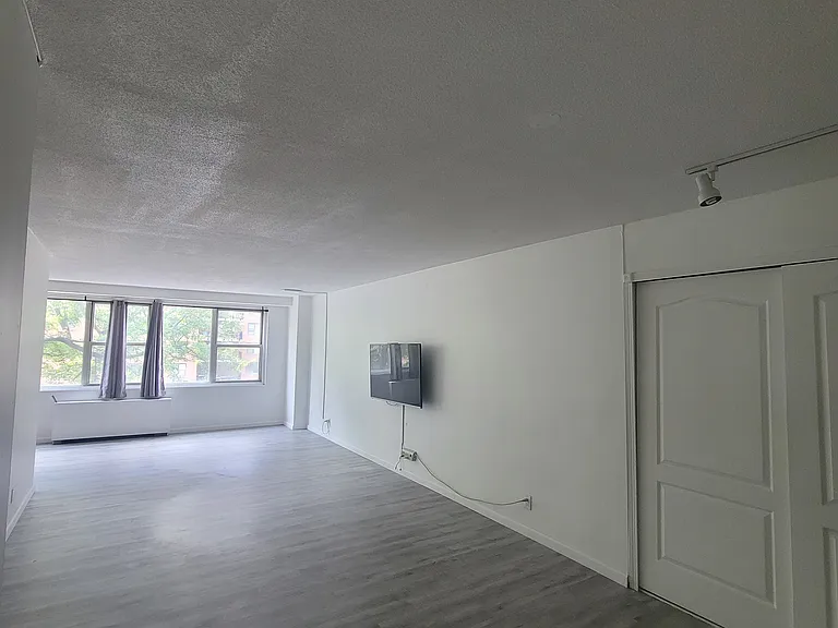 201 Saint Pauls Ave #4G — Photo 1