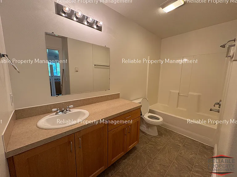 630 Linden Dr #4 — Photo 11