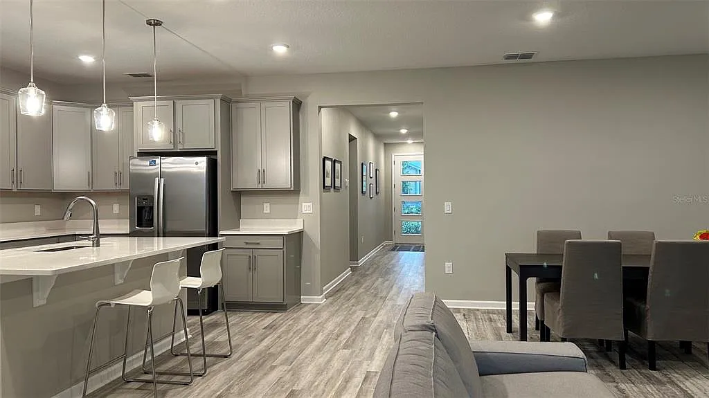 4 bed, 3.0 bath, 2066 sqft, $2,270 — Photo 4