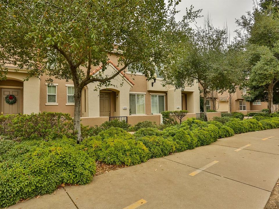1st image of 305 Esplanade Cir