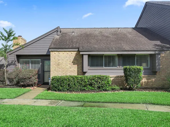 2333 Broadlawn Dr, Houston, TX 77058