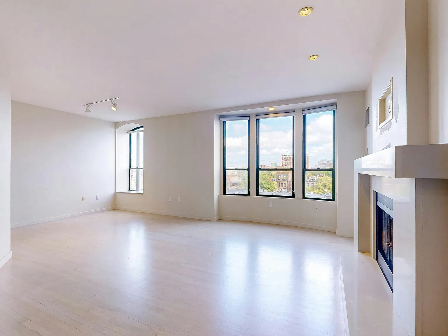 2 bed, 1150 sqft, $6,500 — Photo 3