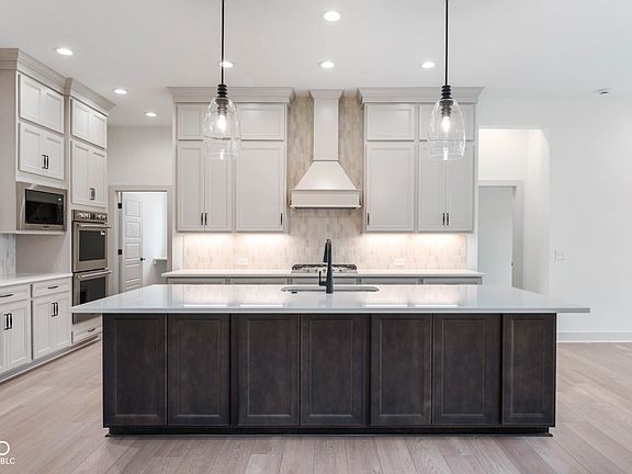 5th image of 19949 Chatsworth Blvd