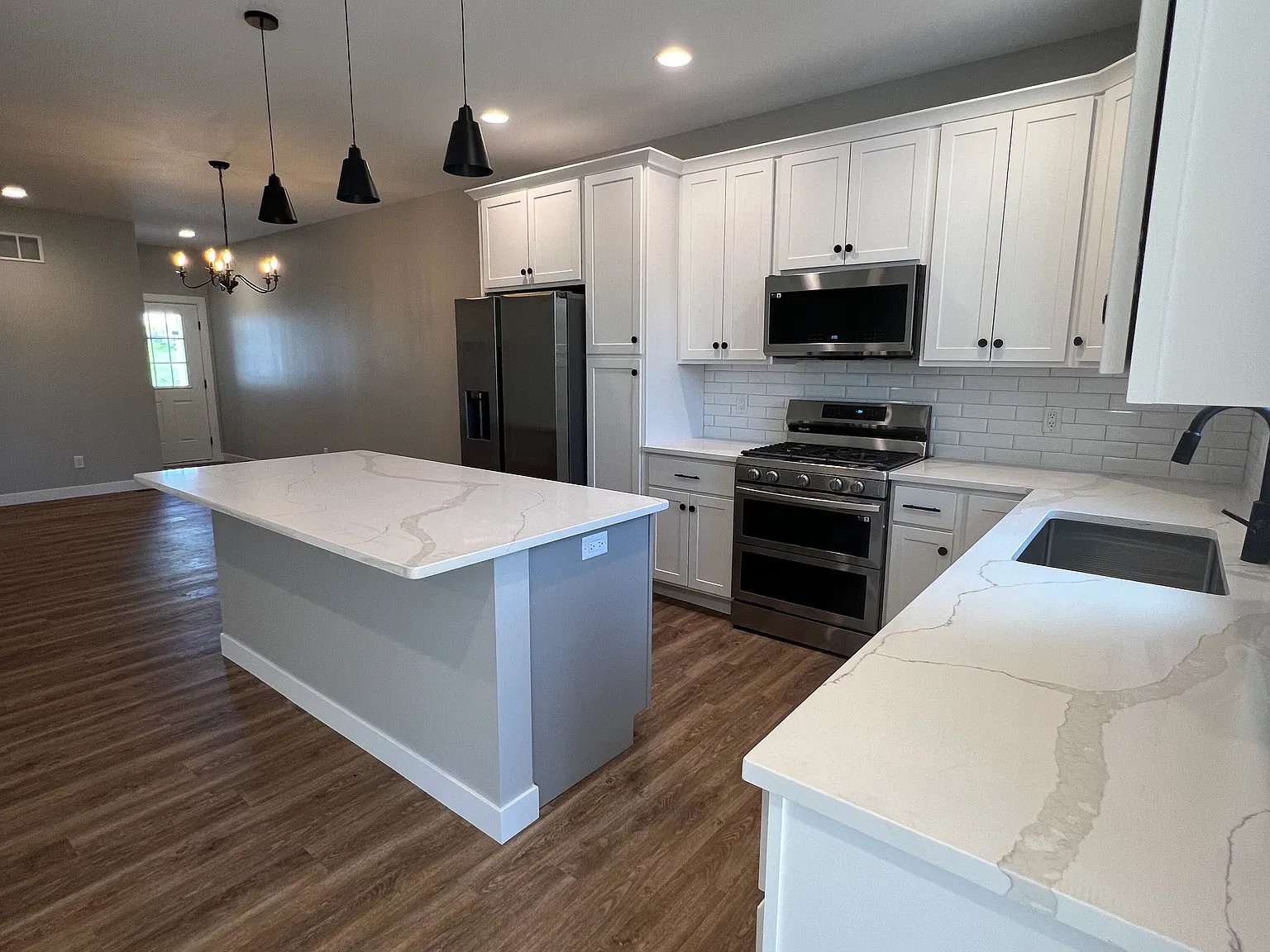 4 bed, 3.5 bath, 2502 sqft, $2,900 — Photo 4