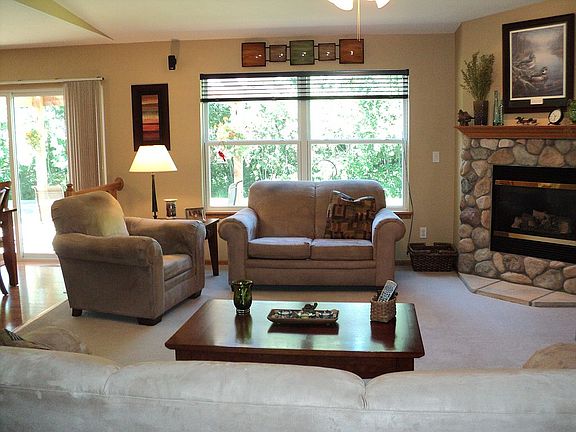 3rd image of W212N16461 Glen Brooke Dr