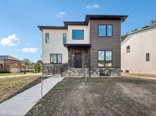 128 Pine Ln, Wood Dale, IL 60191