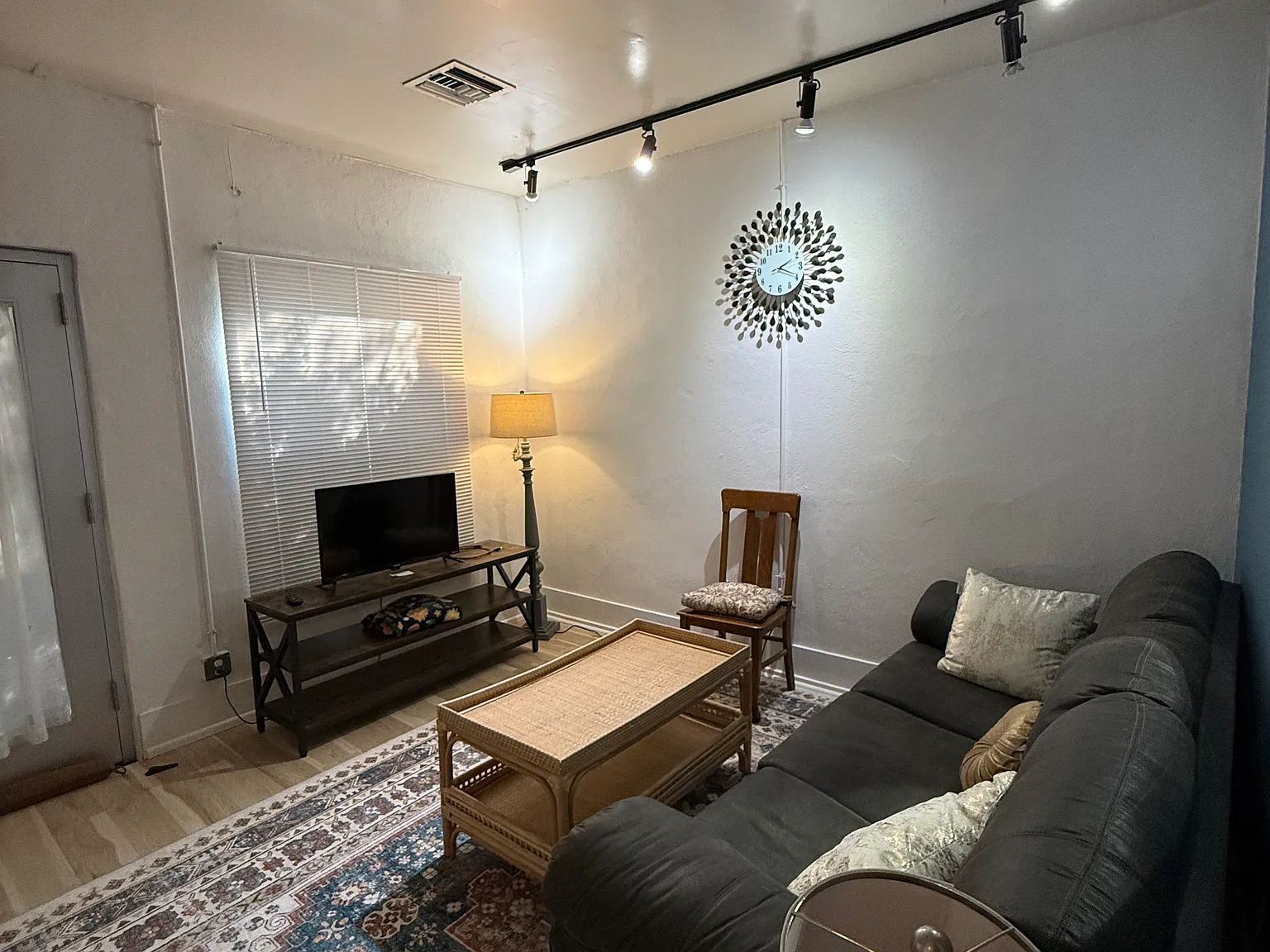 1 bed, 1000 sqft, $1,600 — Photo 4
