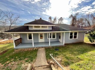 207 Locust St, Galax, VA 24333