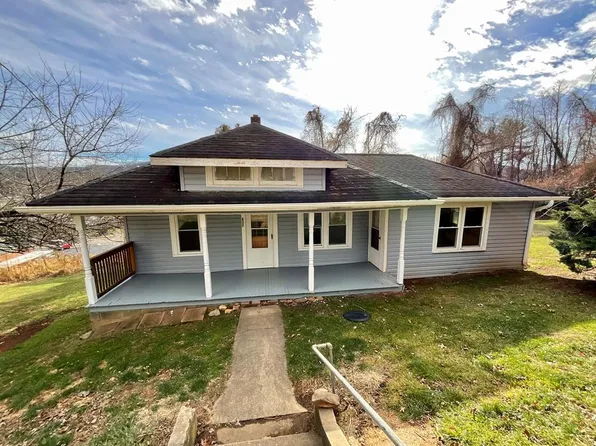 207 Locust St, Galax, VA 24333