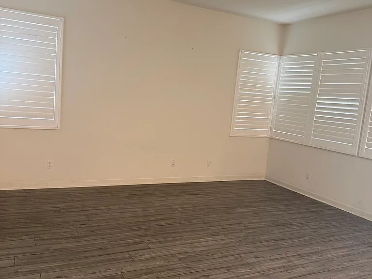 2592 E Embry Ln — Photo 20