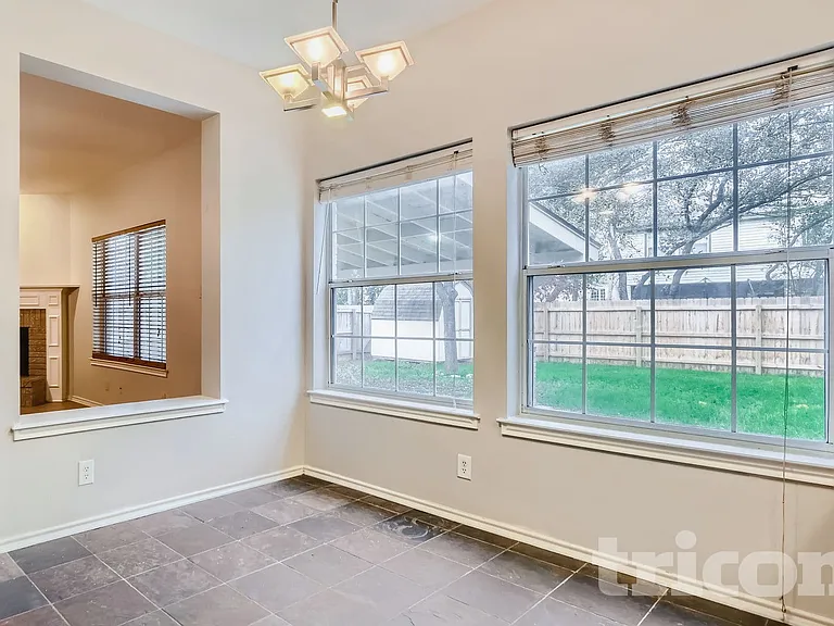 1215 Farnsworth Dr — Photo 15