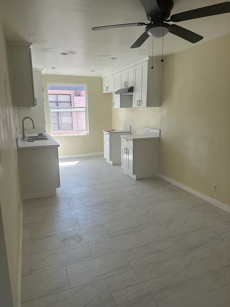 Building Photo - 2920 W 141st St #4