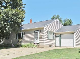 119 S Vermont St, Maquoketa, IA 52060