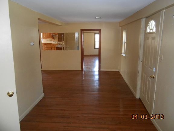 4th image of 110 1st Ave