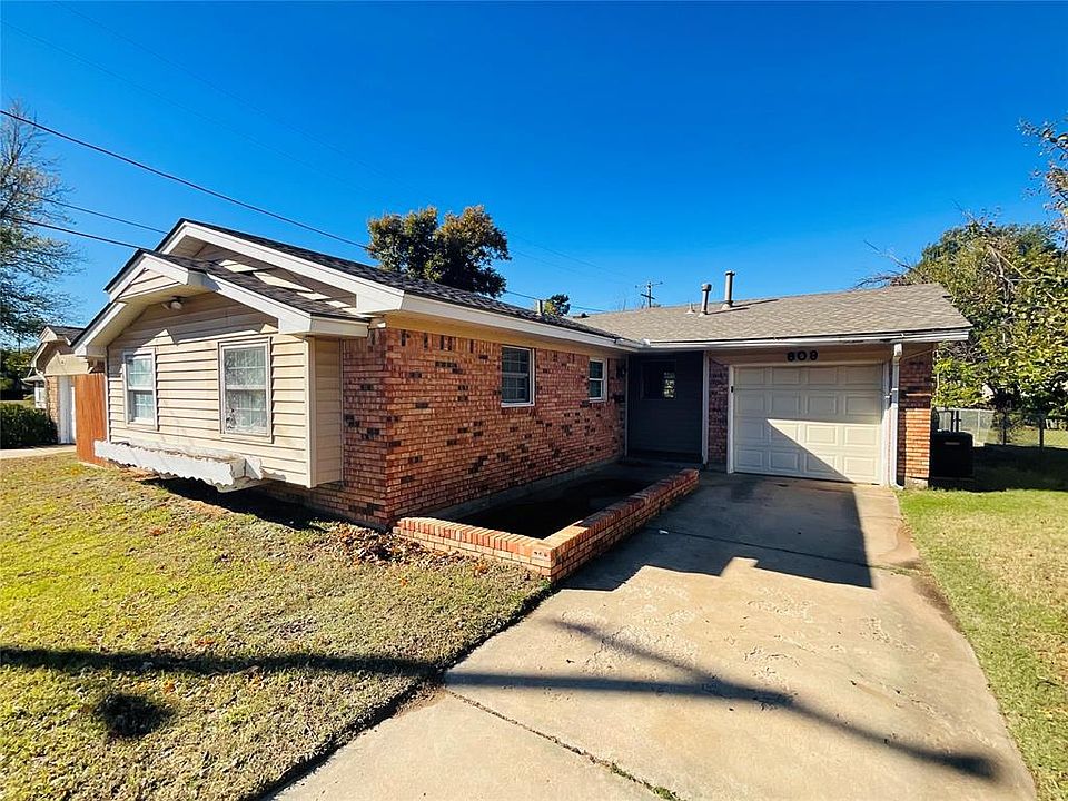 1st image of 809 Woodland Way