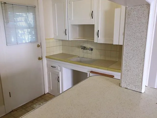 1528 E 1st St #10 — Photo 8