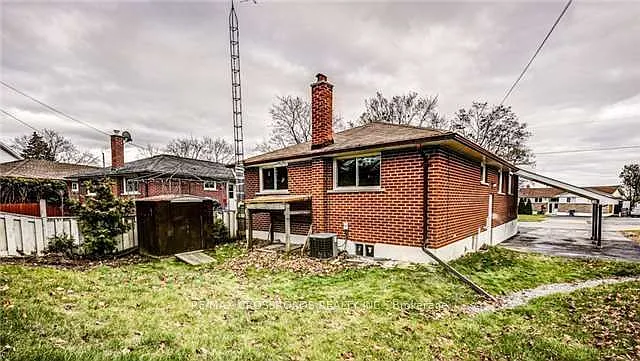 133 Labrador Dr #MAIN FLOOR — Photo 11