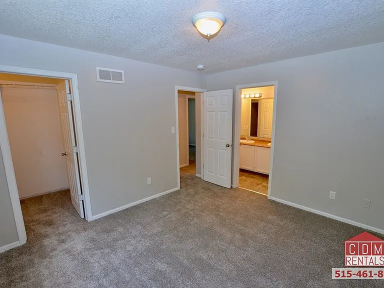 2336 E 39th St — Photo 11