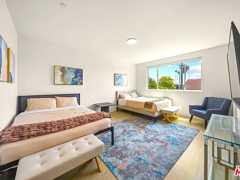 497 N Saint Andrews Pl — Photo 7