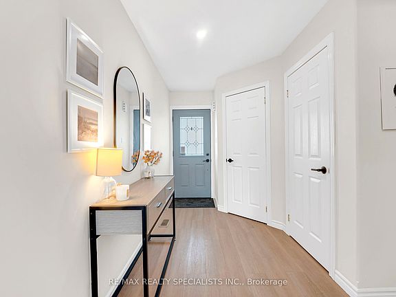 3rd image of 21 Stevenson St