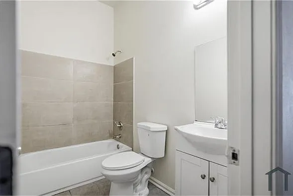 3 bed, $1,400 — Photo 3
