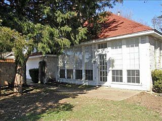 1st image of 1003 Essex Dr