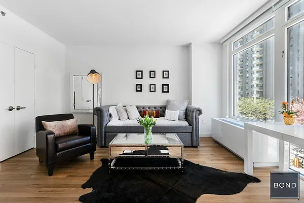 Rented by Bond New York | media 33