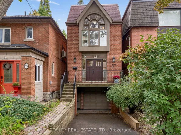 37 Hillsview Ave, Toronto, ON M6P 1J4