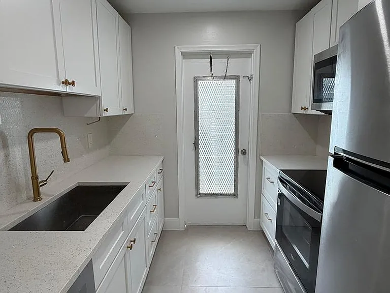 2418 Polk St — Photo 6