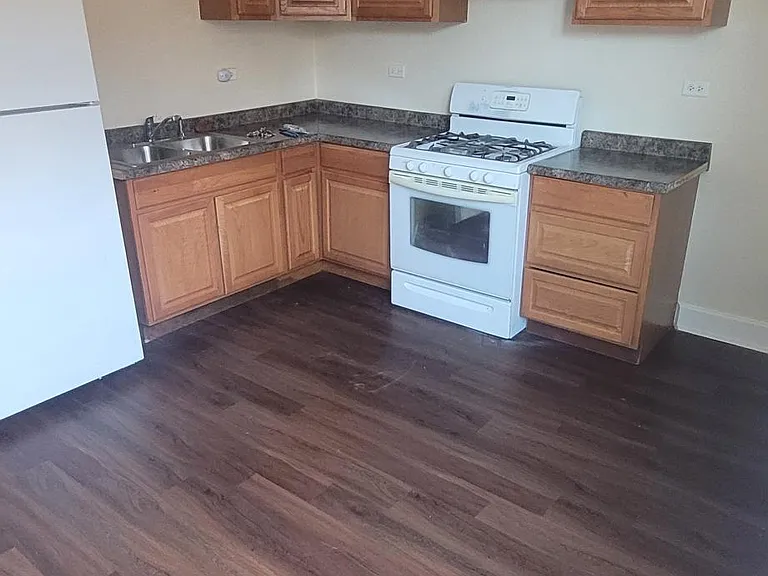 1124 S Central Park Ave #2 — Photo 2