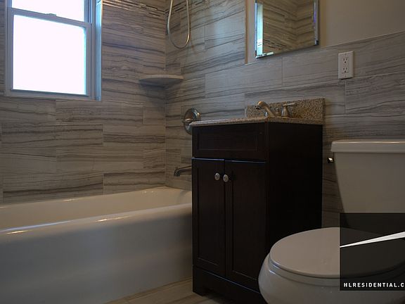 5th image of 2060 33rd St