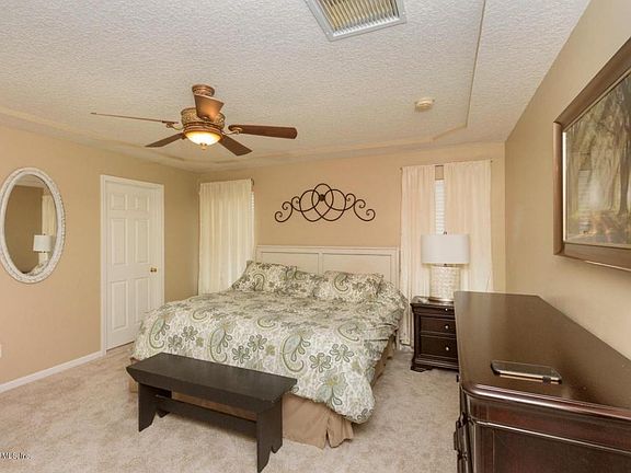 3rd image of 2601 Royal Pointe Dr