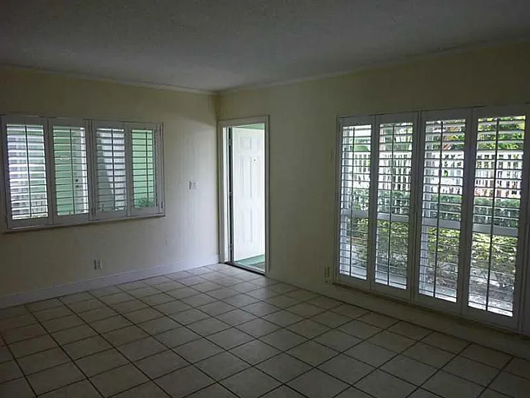 2124 NE 5th Ave #103 — Photo 5
