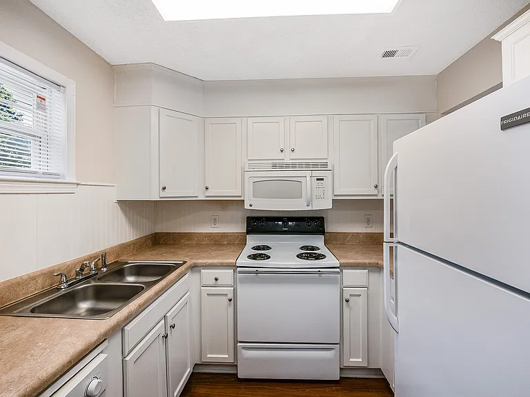 Village Green Apartment Homes — Photo 12