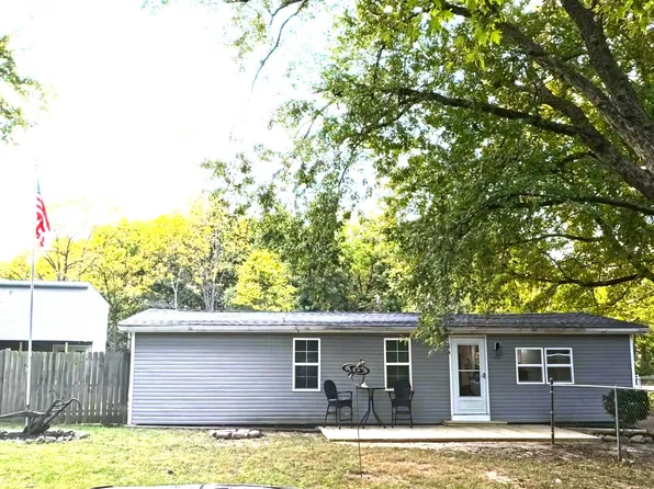1105 James Ct, Mahomet, IL 61853