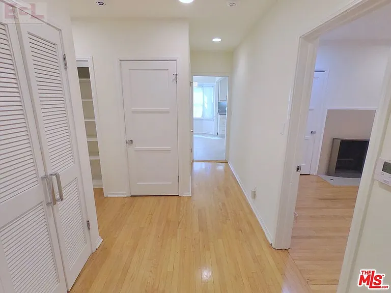 10749 Wellworth Ave — Photo 21