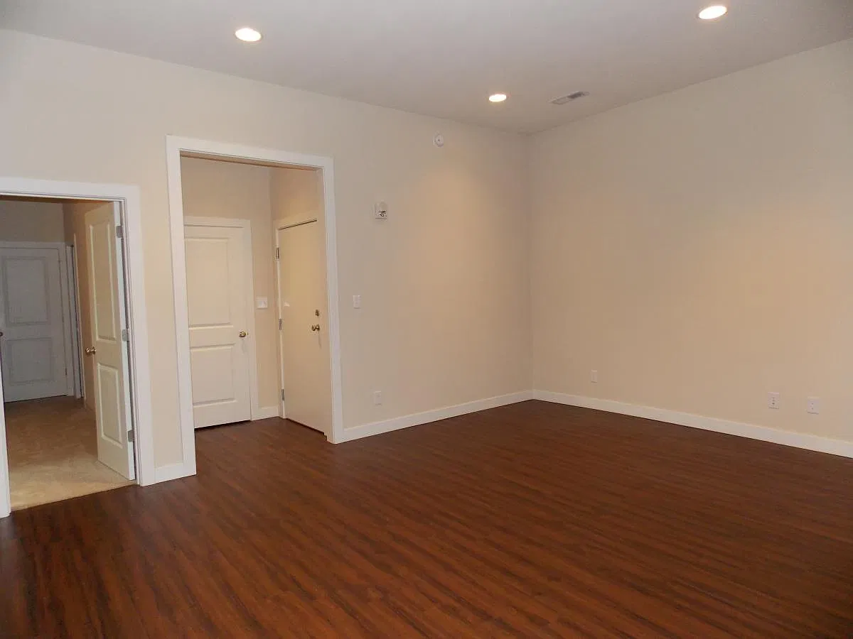 3 bed, 1472 sqft, $3,180 — Photo 3