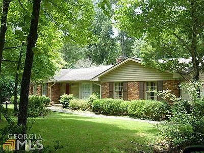 3 bed, 2216 sqft, $2,295 — Photo 2