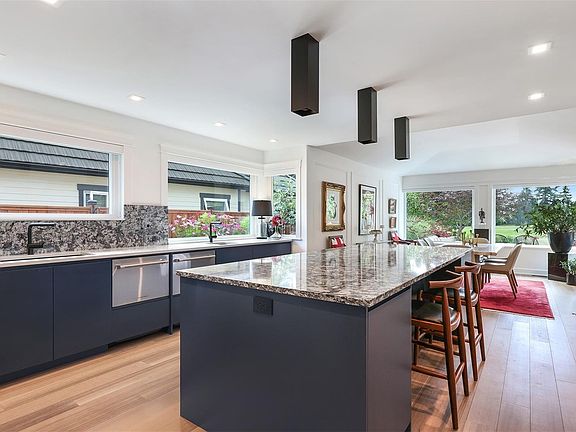 5th image of 2933 Royal Vista Way