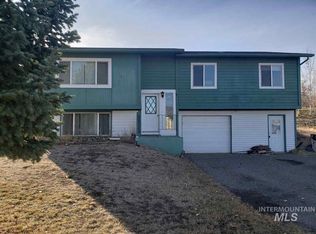 920 10th St, Challis, ID 83226