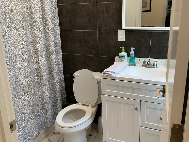1629 Spruce St #6 — Photo 8