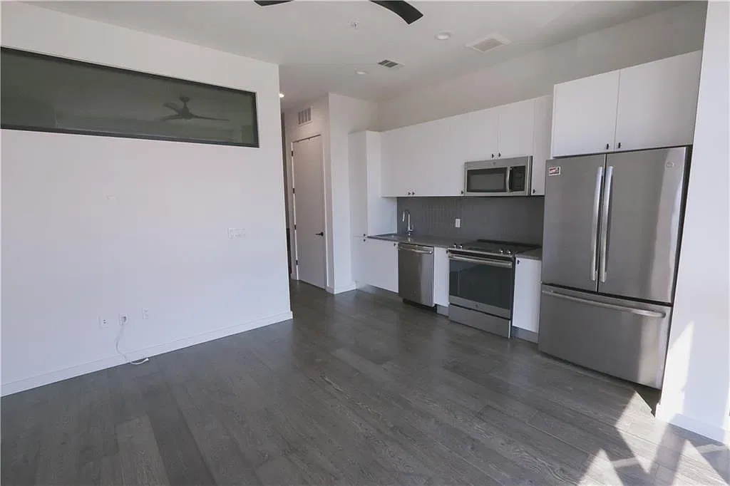 800 Embassy Dr — Photo 2