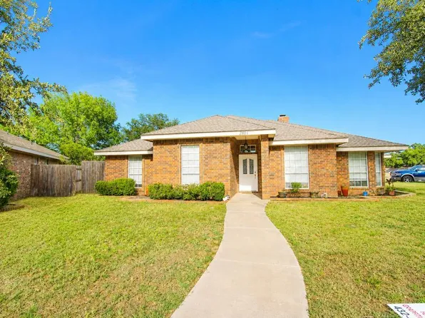 2801 Arrowhead Trl, Midland, TX 79705