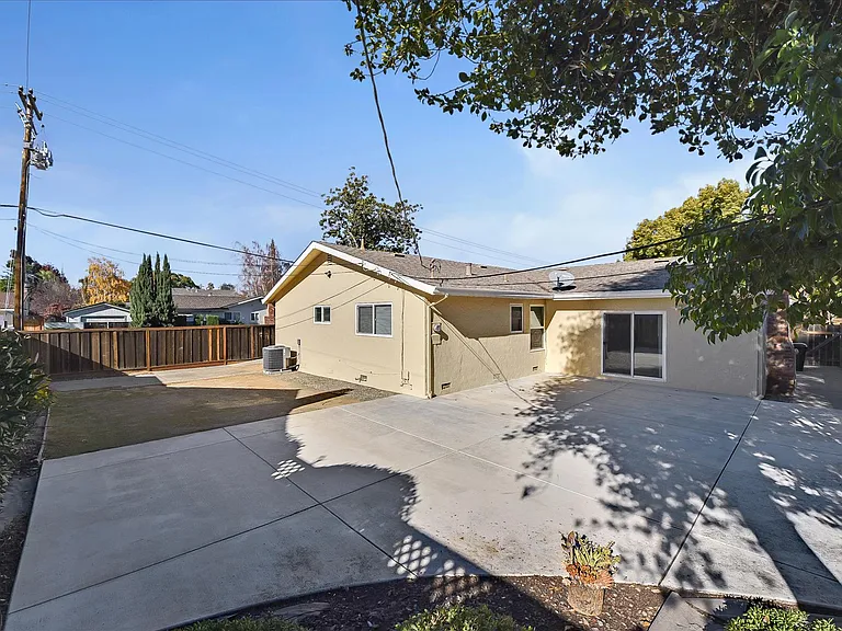 2448 Whitethorne Dr — Photo 32
