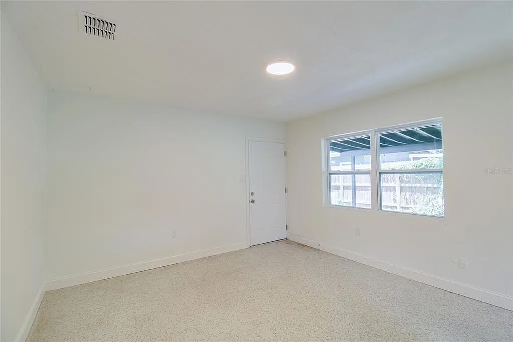 2 bed, 1.0 bath, 802 sqft, $1,800 — Photo 4